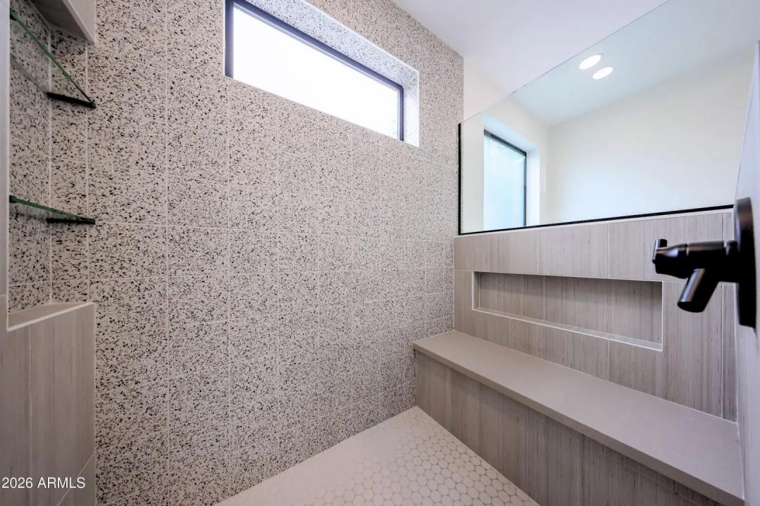 Real Estate Picture 16