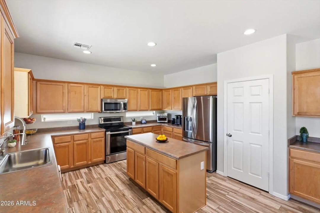 Real Estate Picture 12