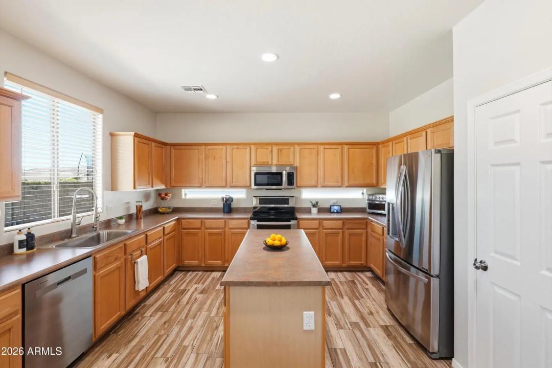 Real Estate Picture 11