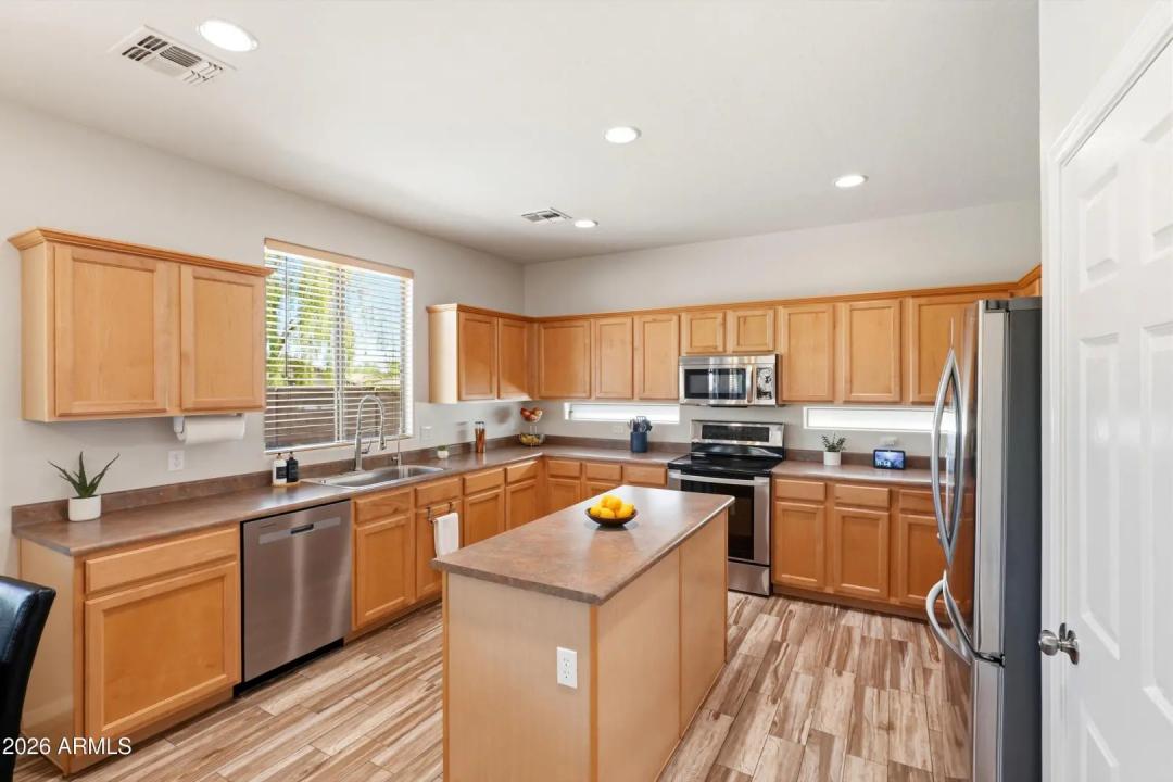 Real Estate Picture 4