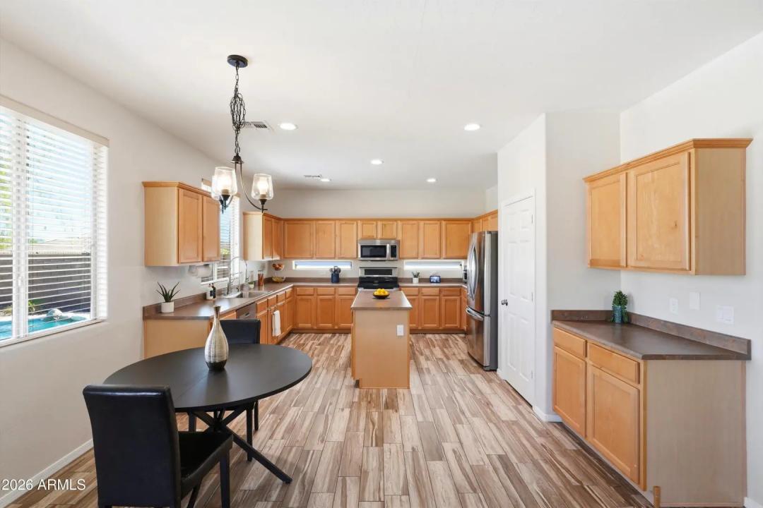 Real Estate Picture 14