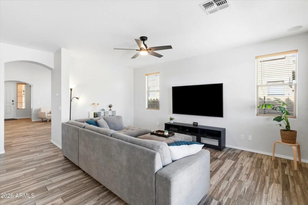 Real Estate Picture 5