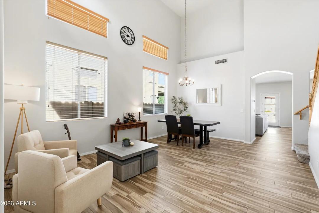 Real Estate Picture 3