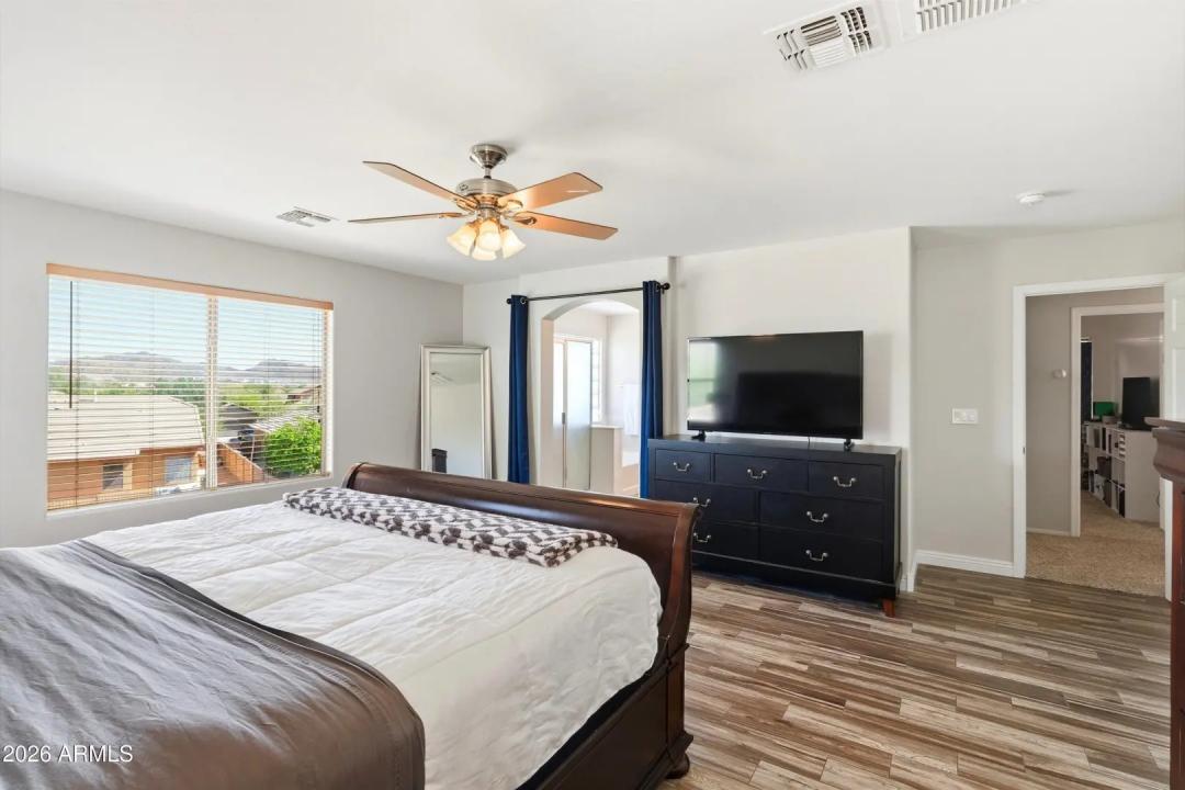 Real Estate Picture 17