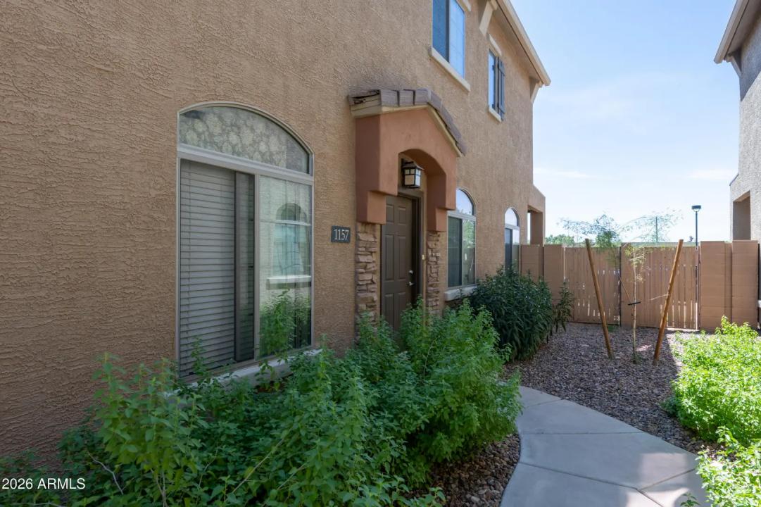 Real Estate Picture 3