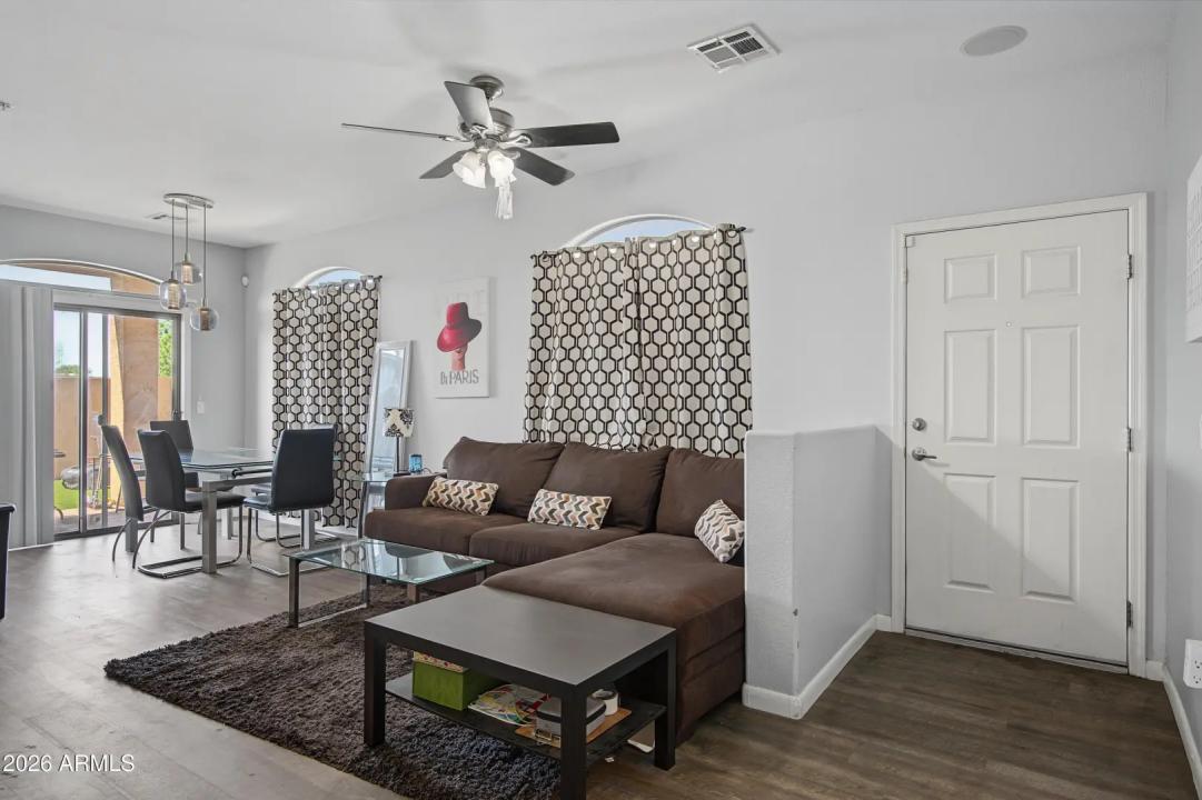 Real Estate Picture 4