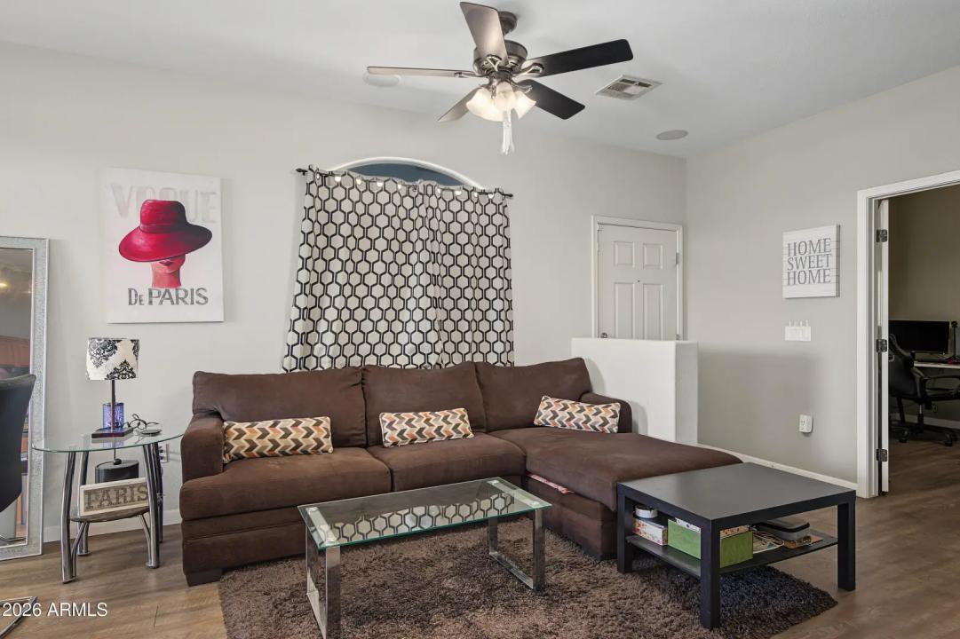 Real Estate Picture 5