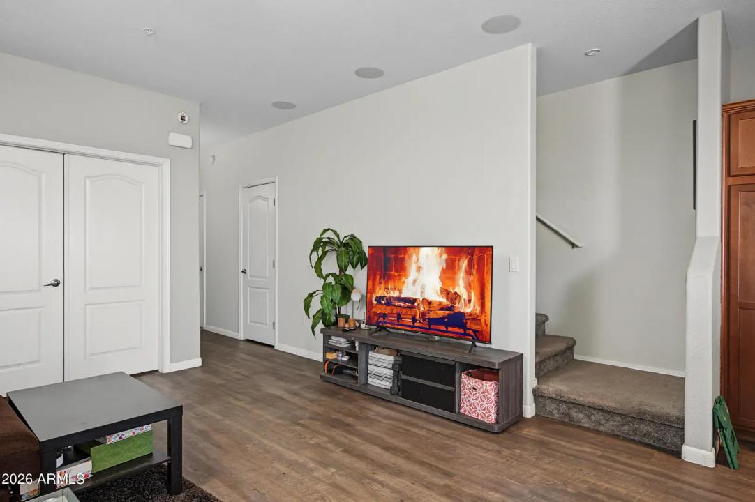 Real Estate Picture 6