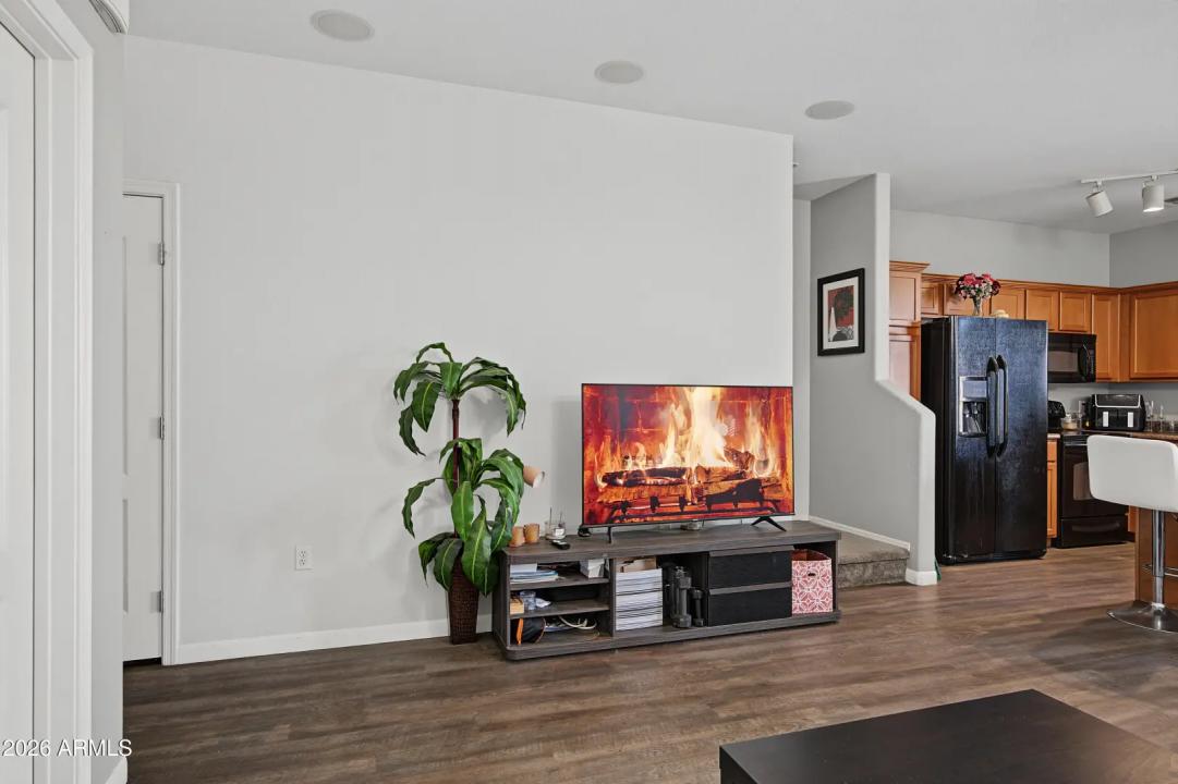 Real Estate Picture 7