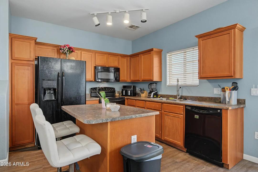 Real Estate Picture 8