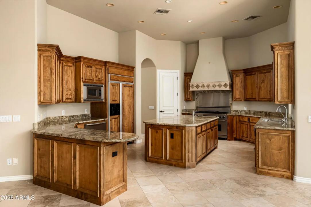 Real Estate Picture 8