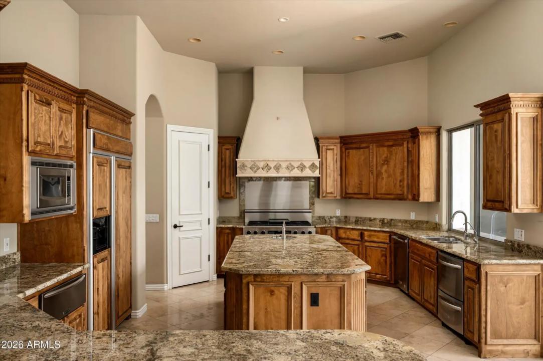 Real Estate Picture 9