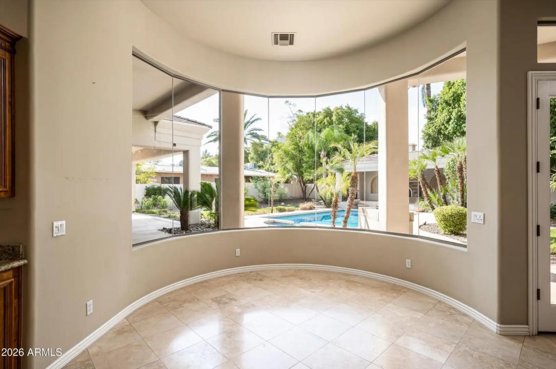 Real Estate Picture 14