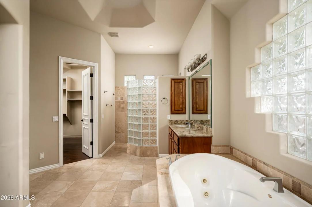 Real Estate Picture 18