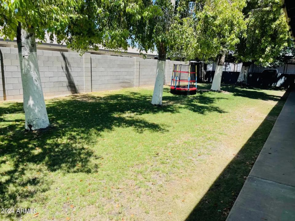 Real Estate Picture 4