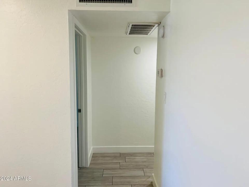 Real Estate Picture 11