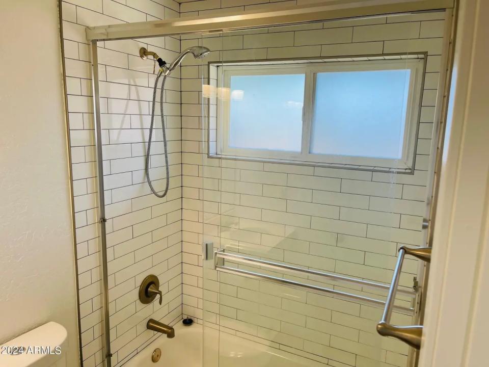 Real Estate Picture 16