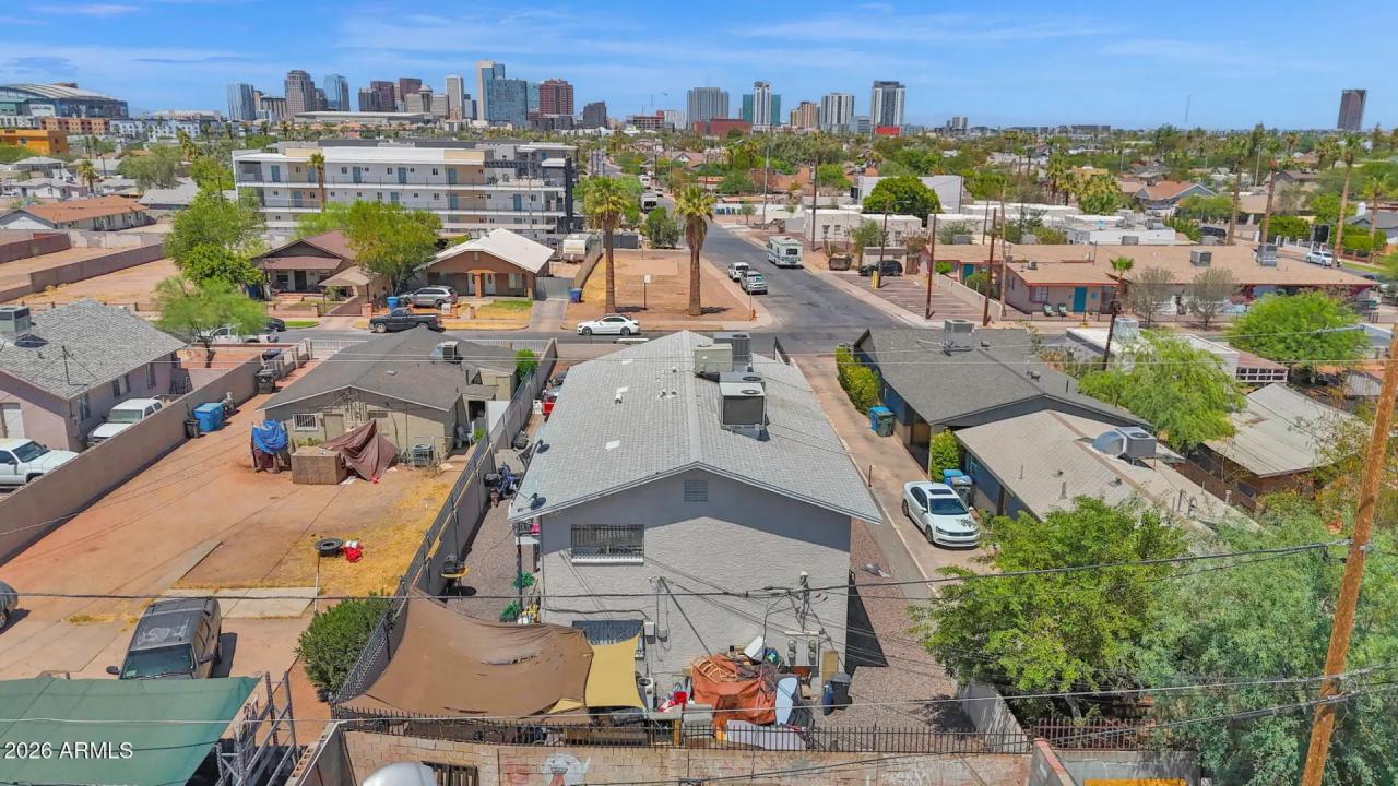 Real Estate Picture 4