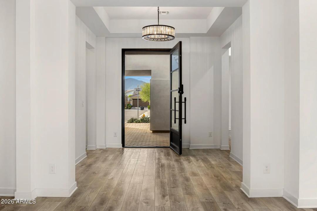 Real Estate Picture 4
