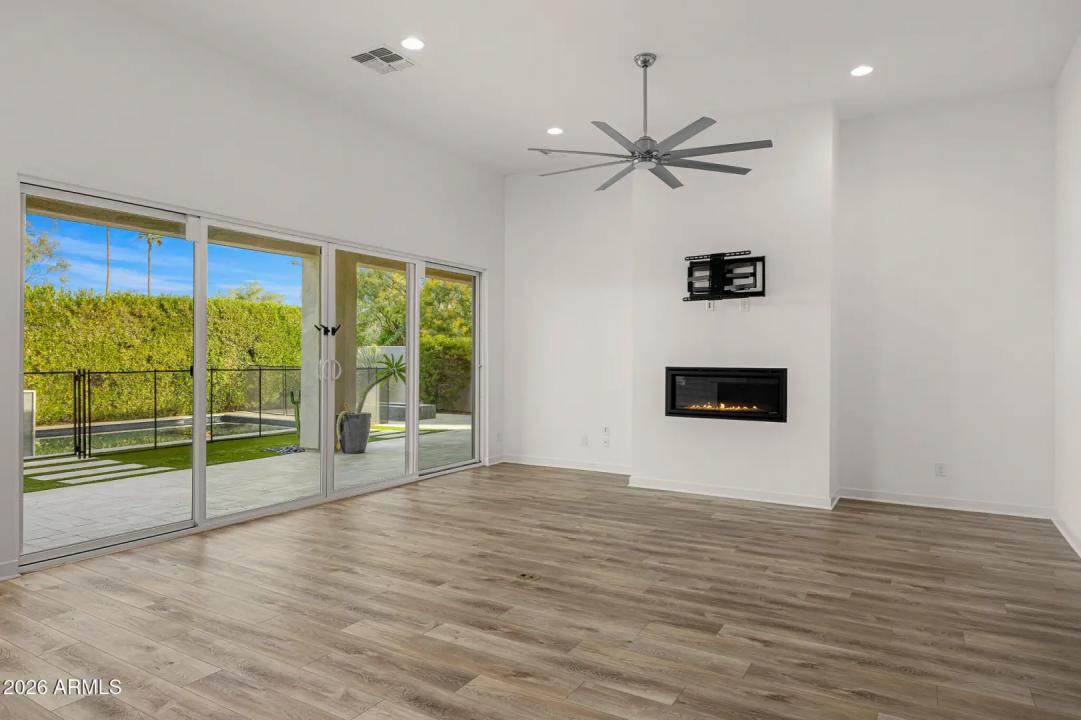 Real Estate Picture 5