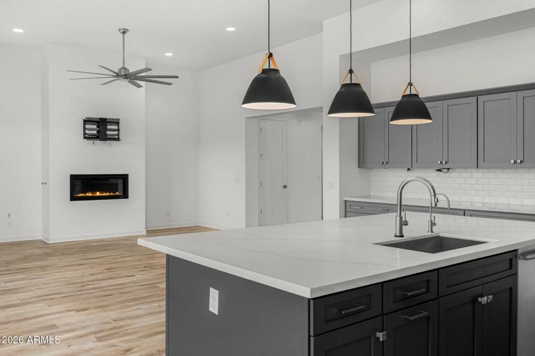 Real Estate Picture 7
