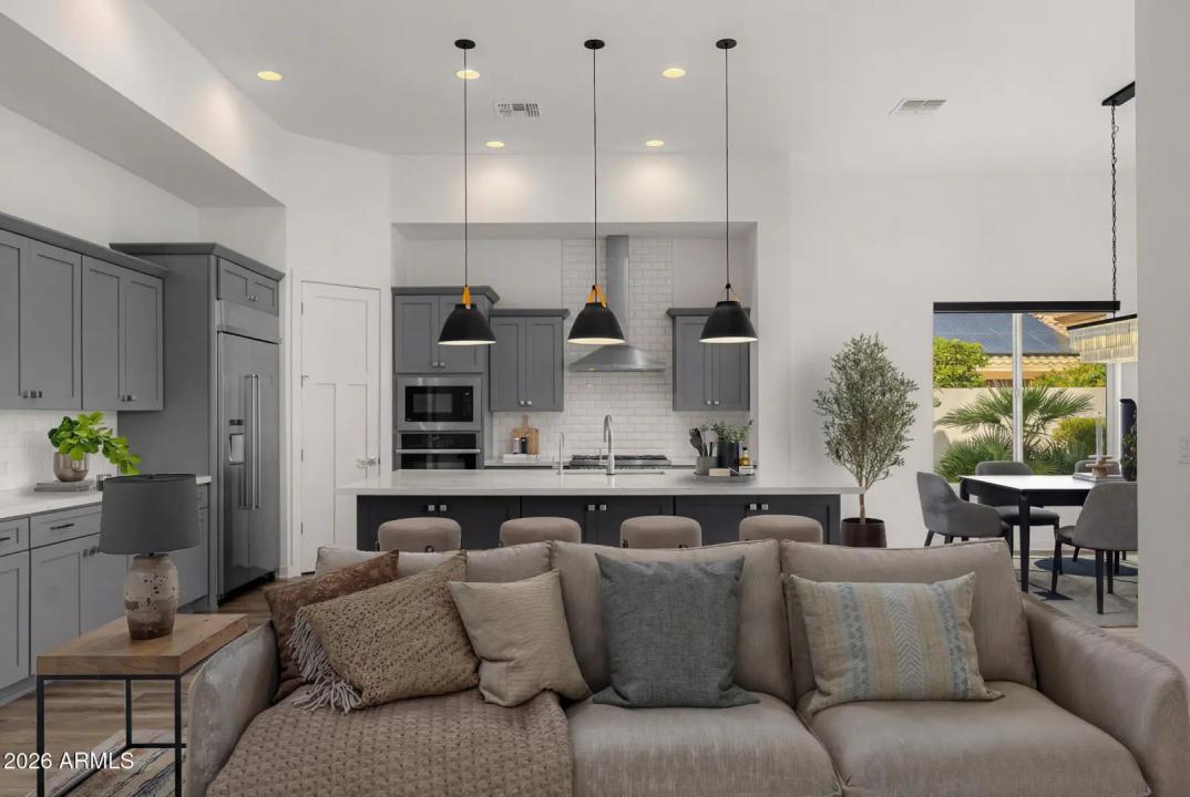 Real Estate Picture 8