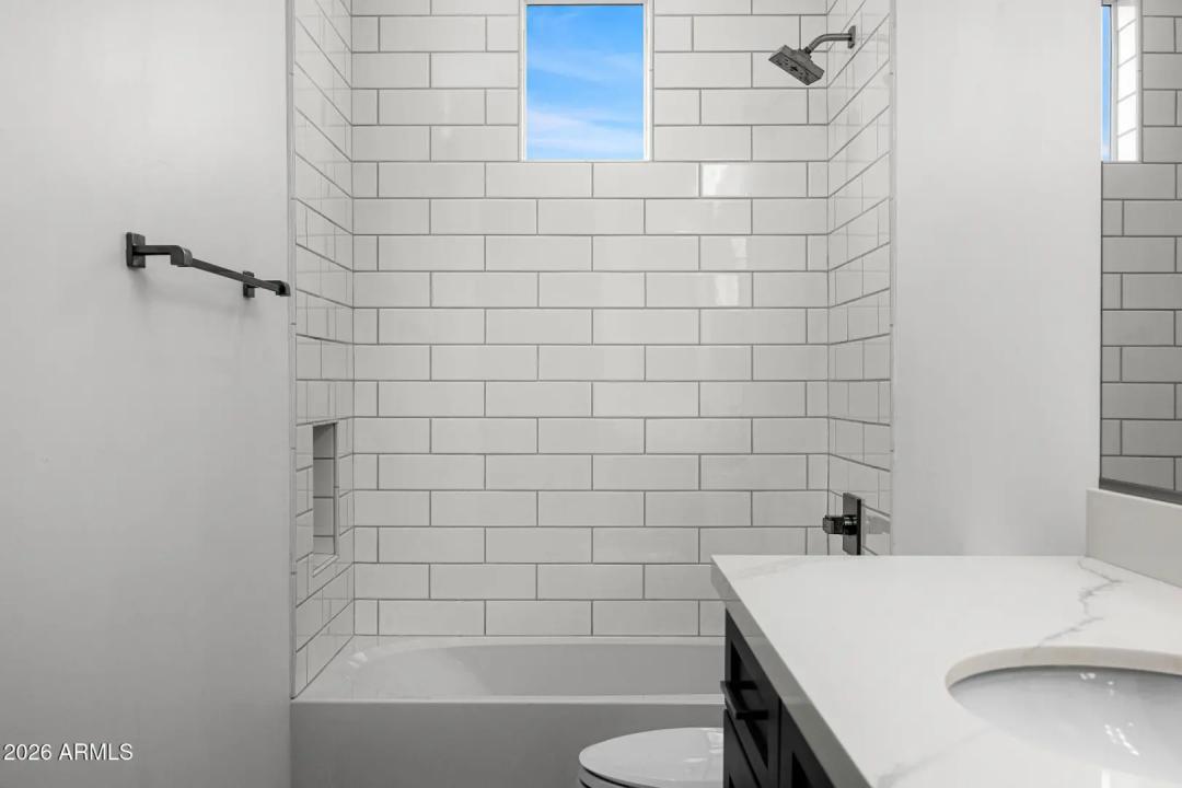 Real Estate Picture 25