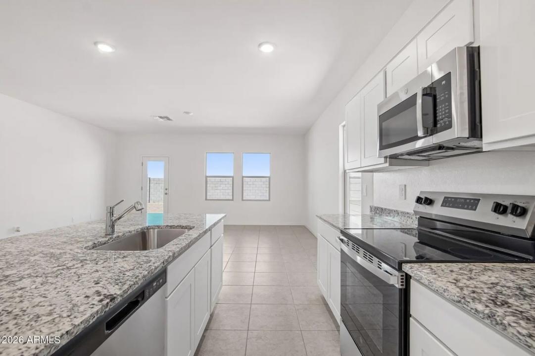 Real Estate Picture 4
