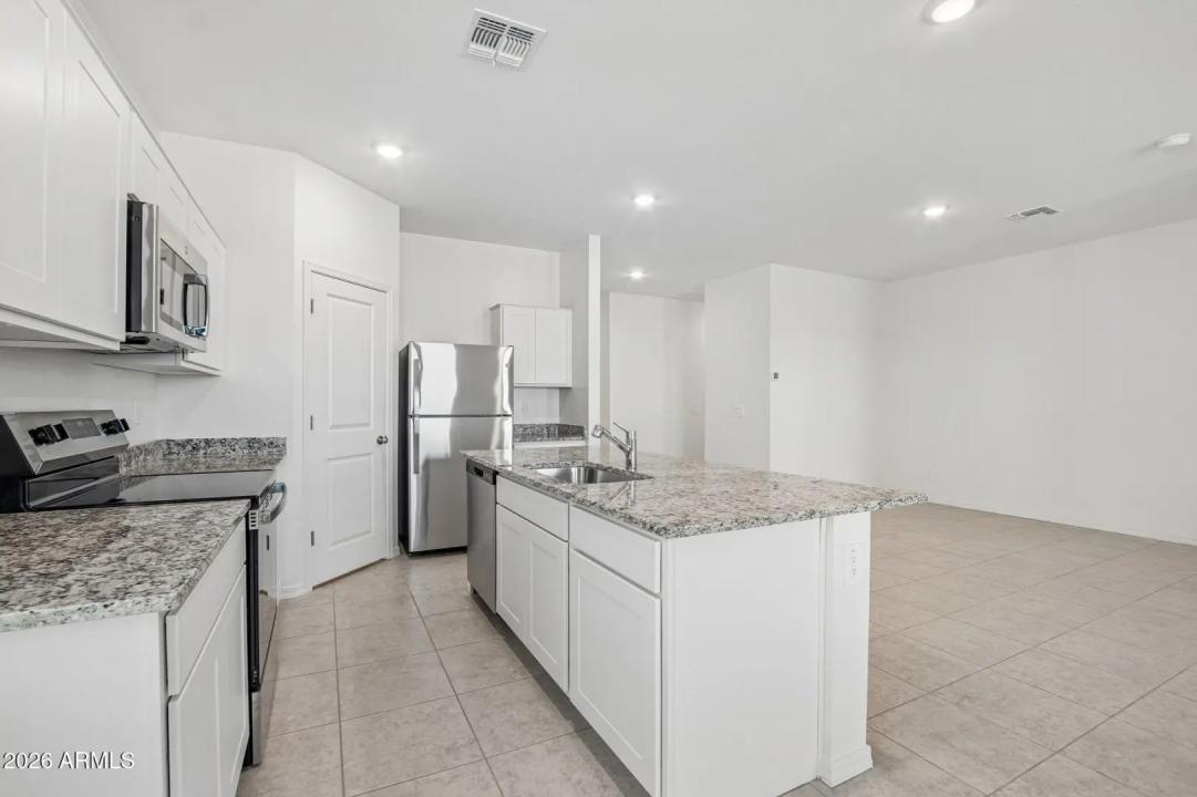 Real Estate Picture 9
