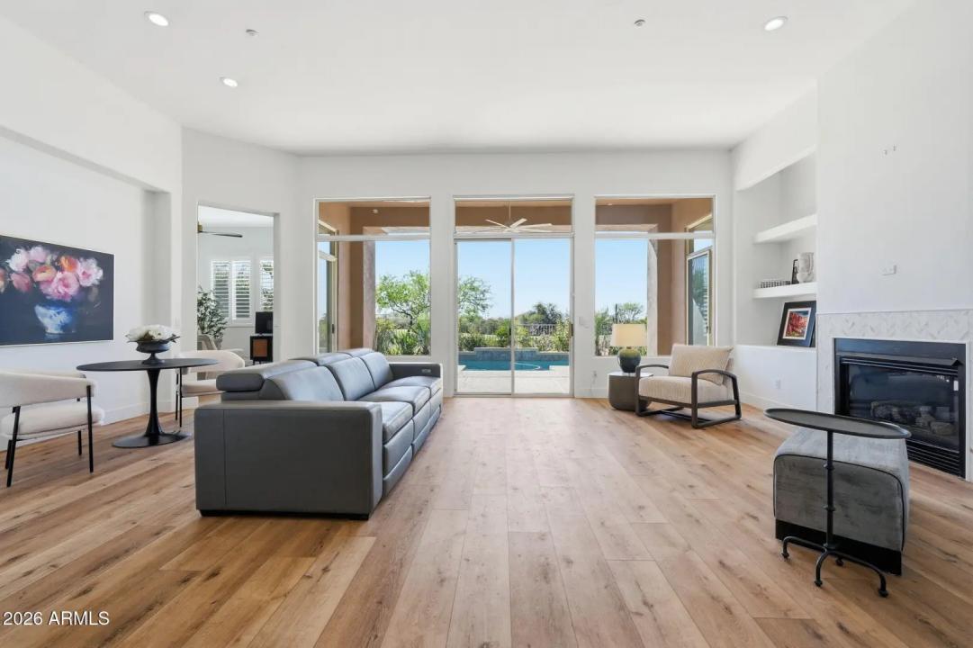Real Estate Picture 3