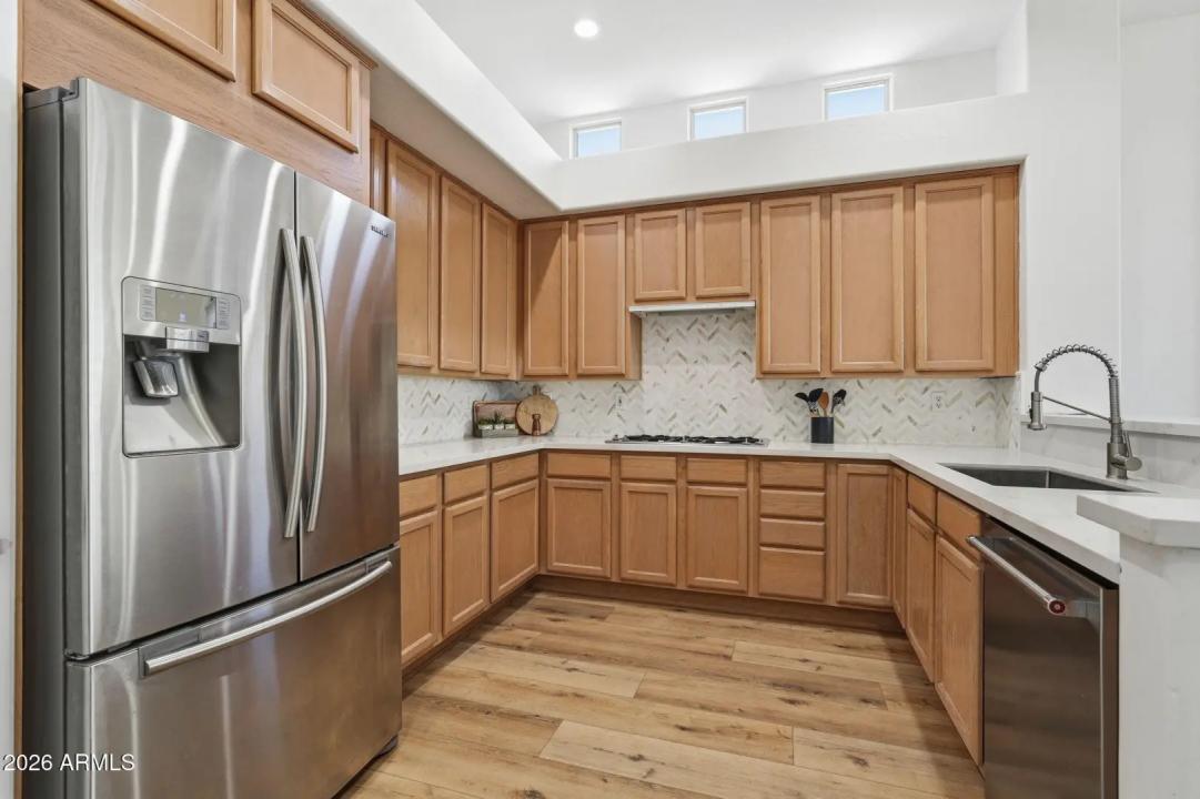 Real Estate Picture 4