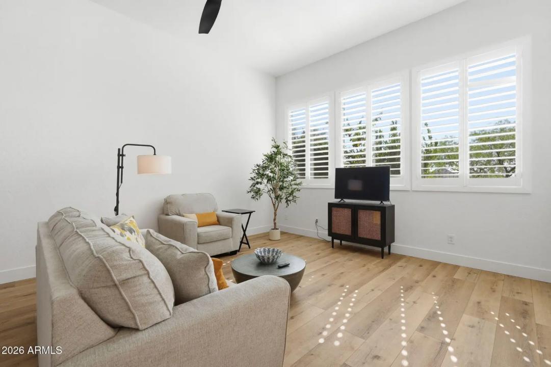 Real Estate Picture 6