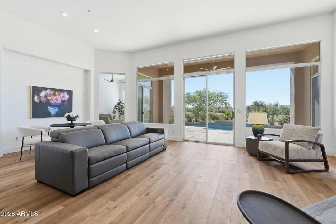 Real Estate Picture 22