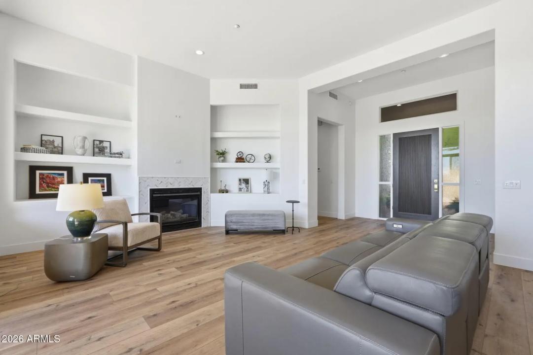 Real Estate Picture 23