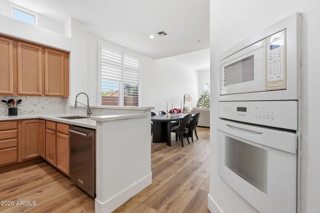 Real Estate Picture 30