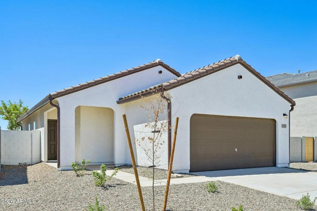Real Estate Picture 4