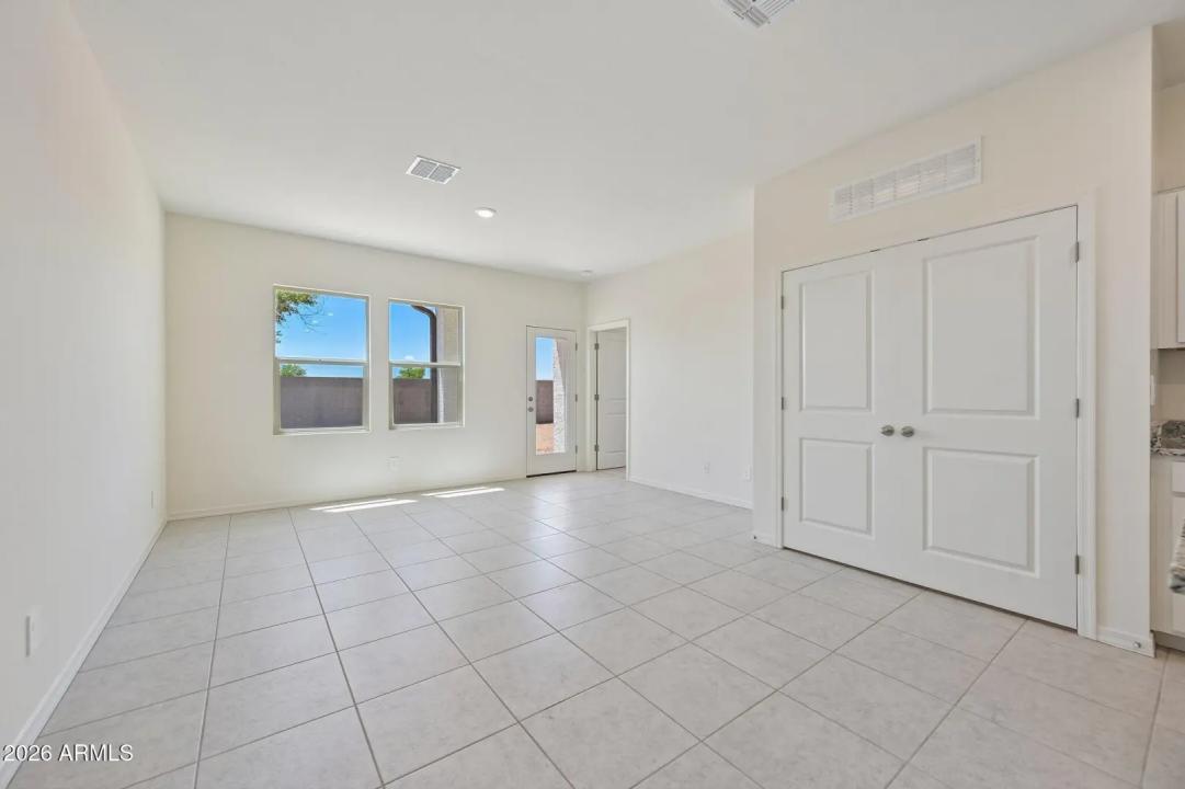 Real Estate Picture 11