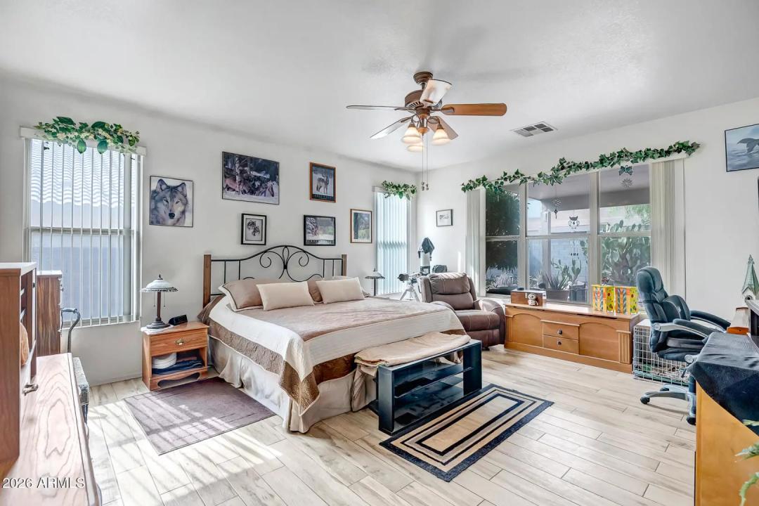 Real Estate Picture 16