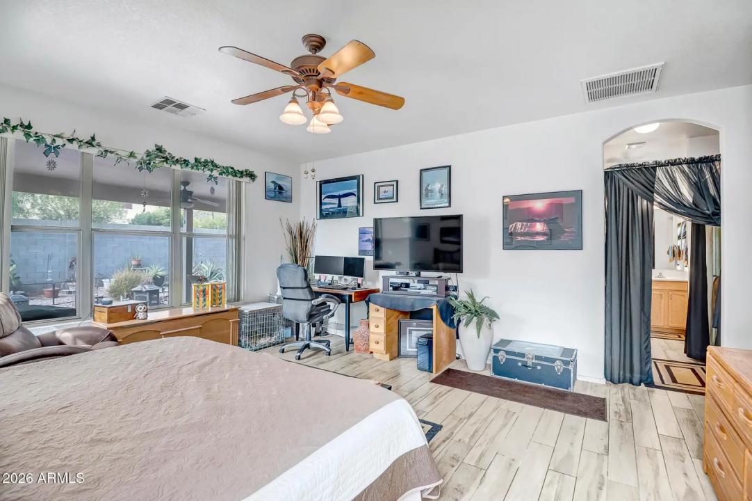 Real Estate Picture 17