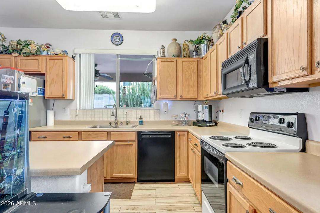 Real Estate Picture 11