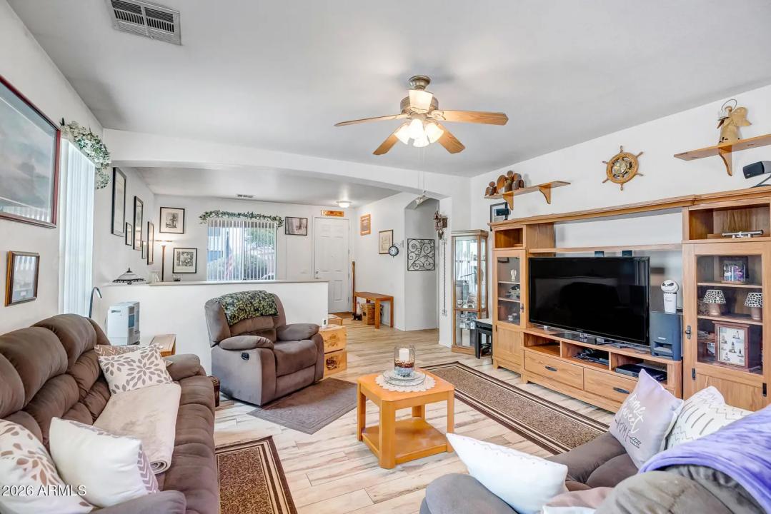 Real Estate Picture 8