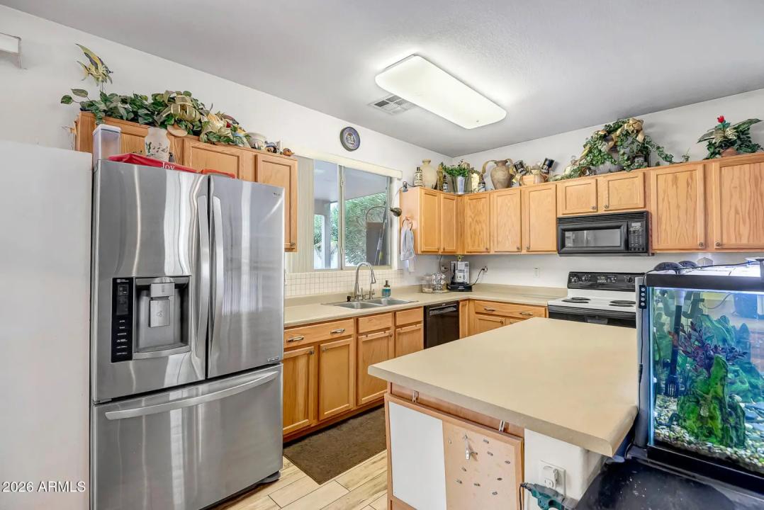 Real Estate Picture 9