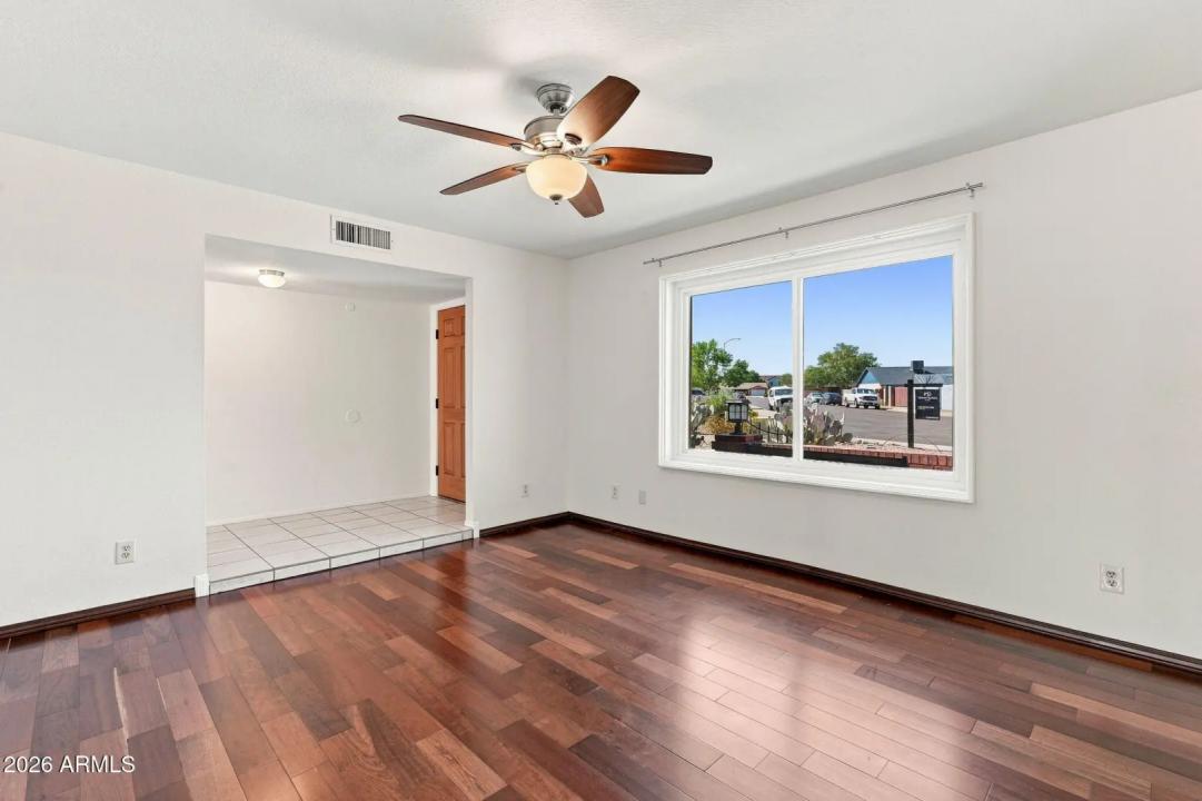 Real Estate Picture 10