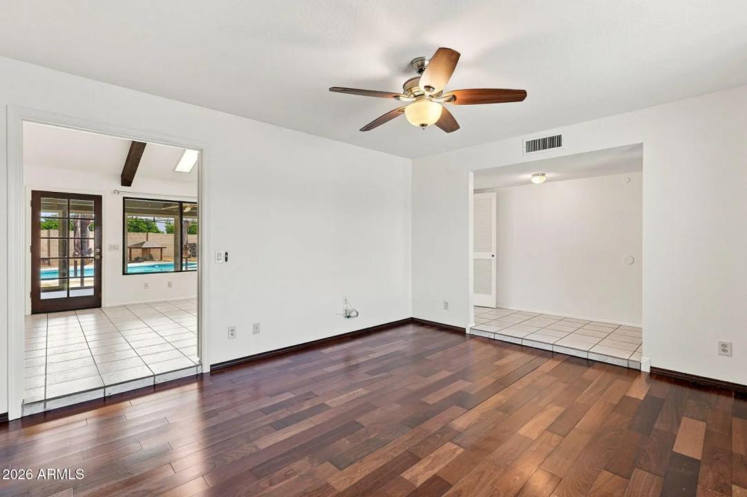 Real Estate Picture 11