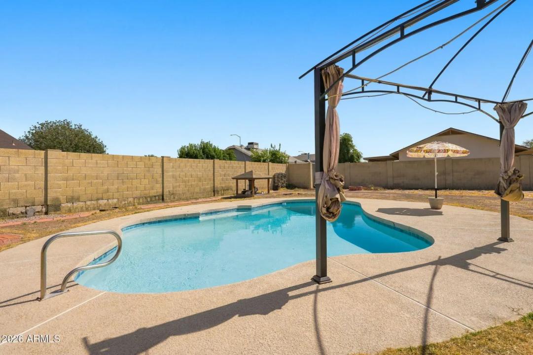 Real Estate Picture 7