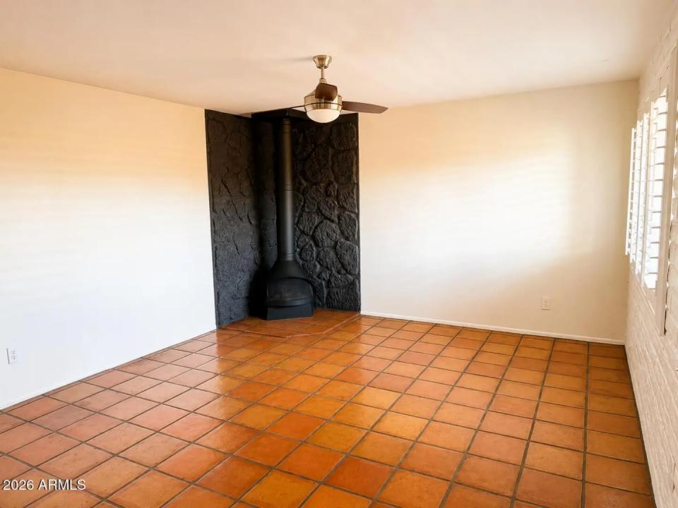 Real Estate Picture 3