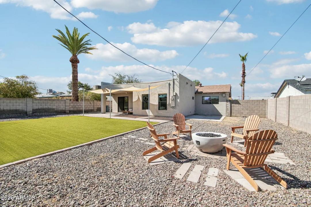 Real Estate Picture 4
