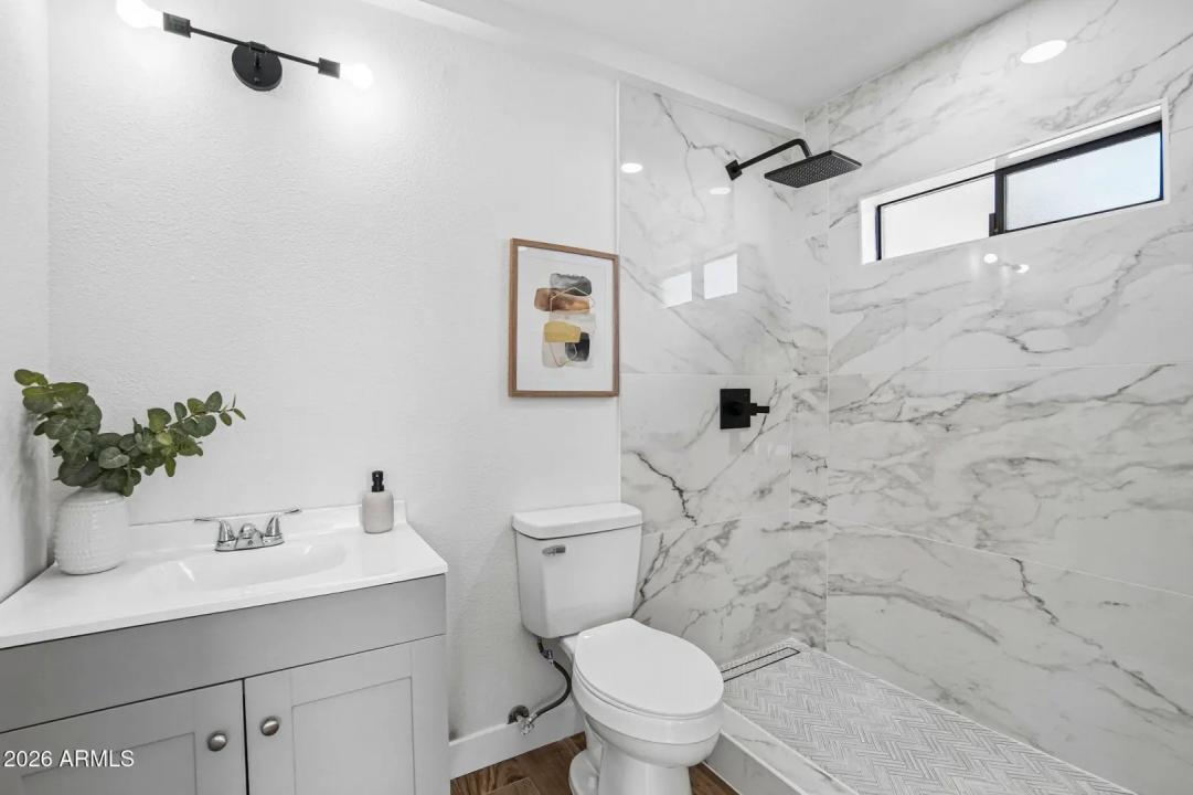 Real Estate Picture 13