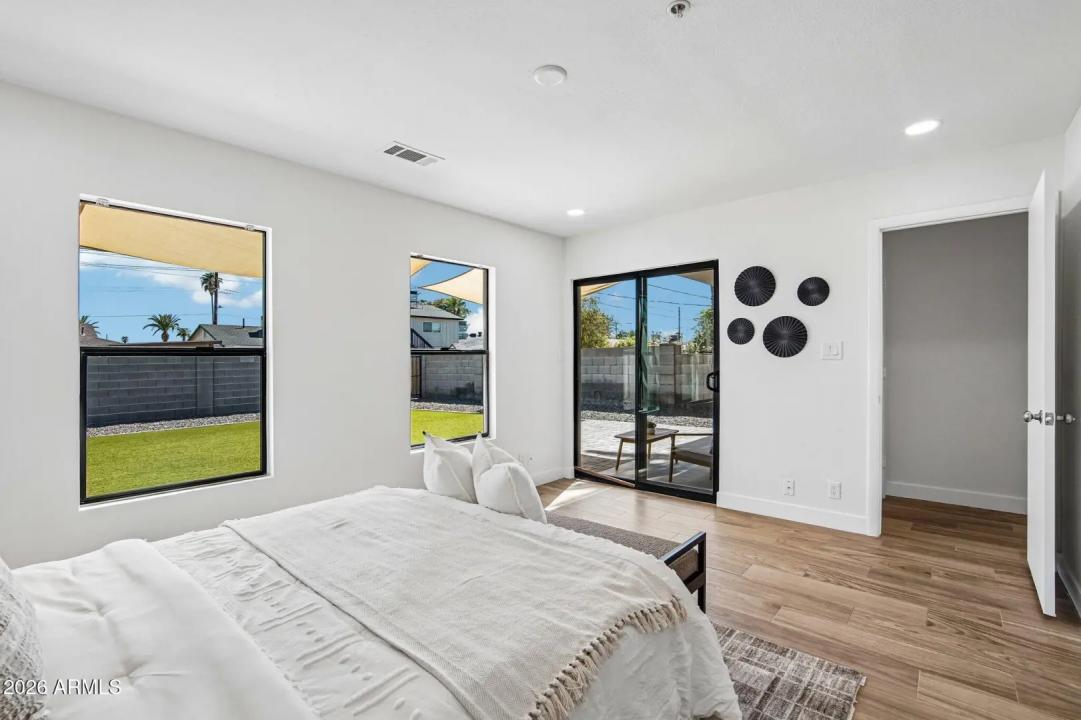 Real Estate Picture 12