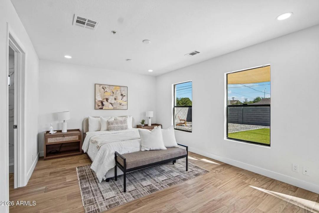 Real Estate Picture 11